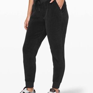 Lululemon Warm Down Jogger *Velour size 8